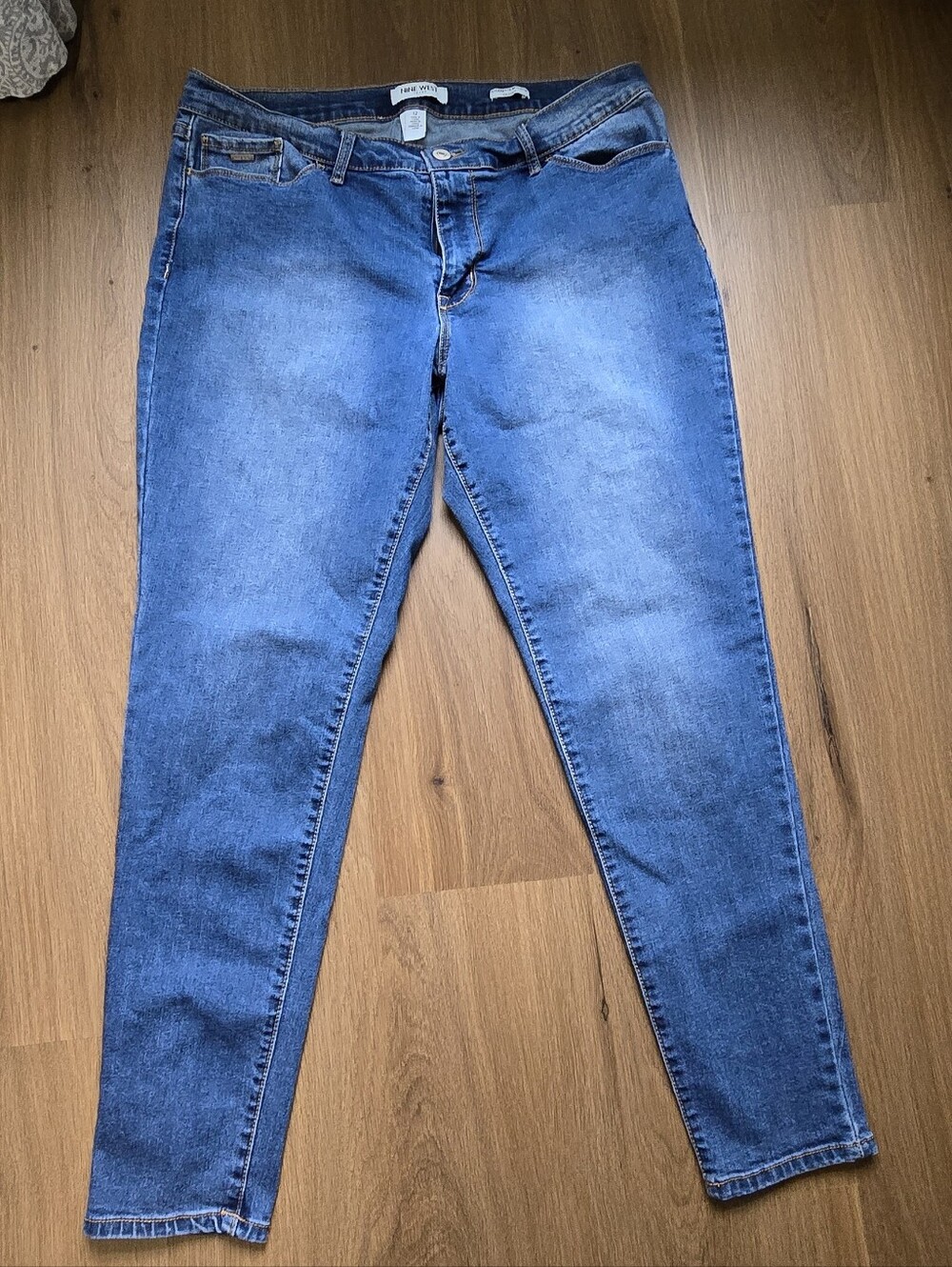 Nine West Cigarette Mid Rise Skinny Jeans Women’s Size 12 Blue Stretch Denim - Picture 3 of 7